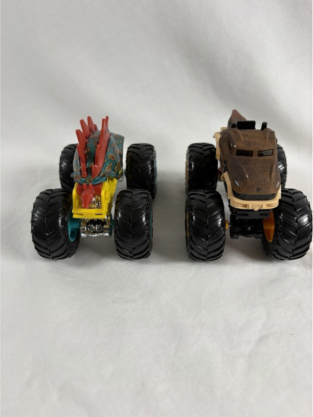 Hot Wheels Monster Jam Truck Jurassic World Die Cast & Motosaurus
